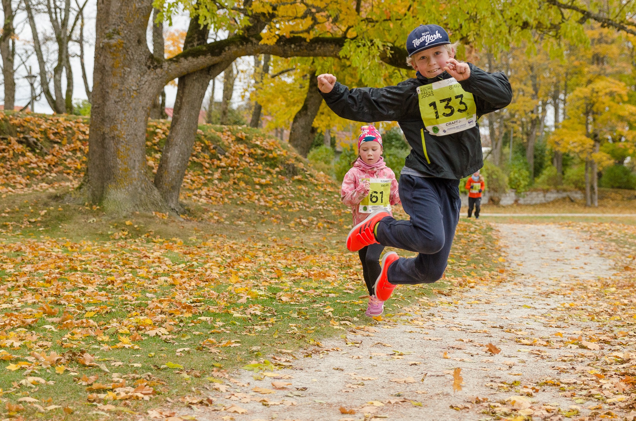 person-sport-running-run-autumn-park-1027803-pxhere.com